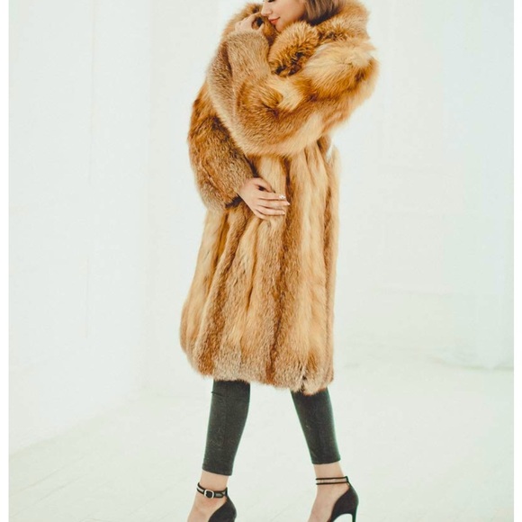 100% REAL Red Wolf Fur Coat - $2500 Resale Value - Picture 6 of 10